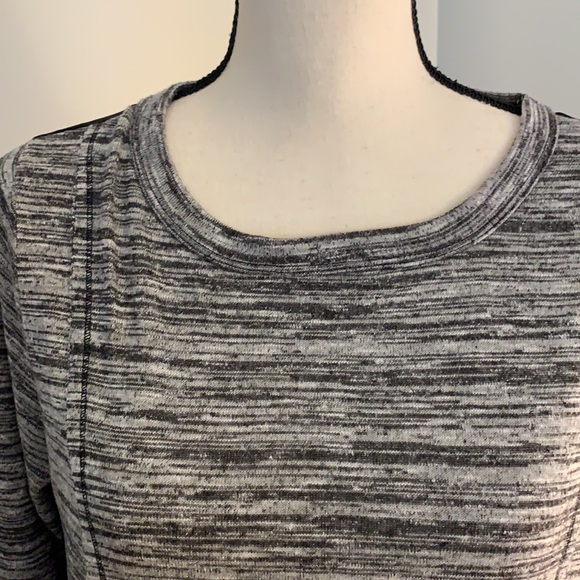 Top LS sheer open back - Picture 2 of 7